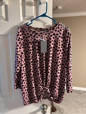 NWT! Cuomo Black Heart Top 2XL